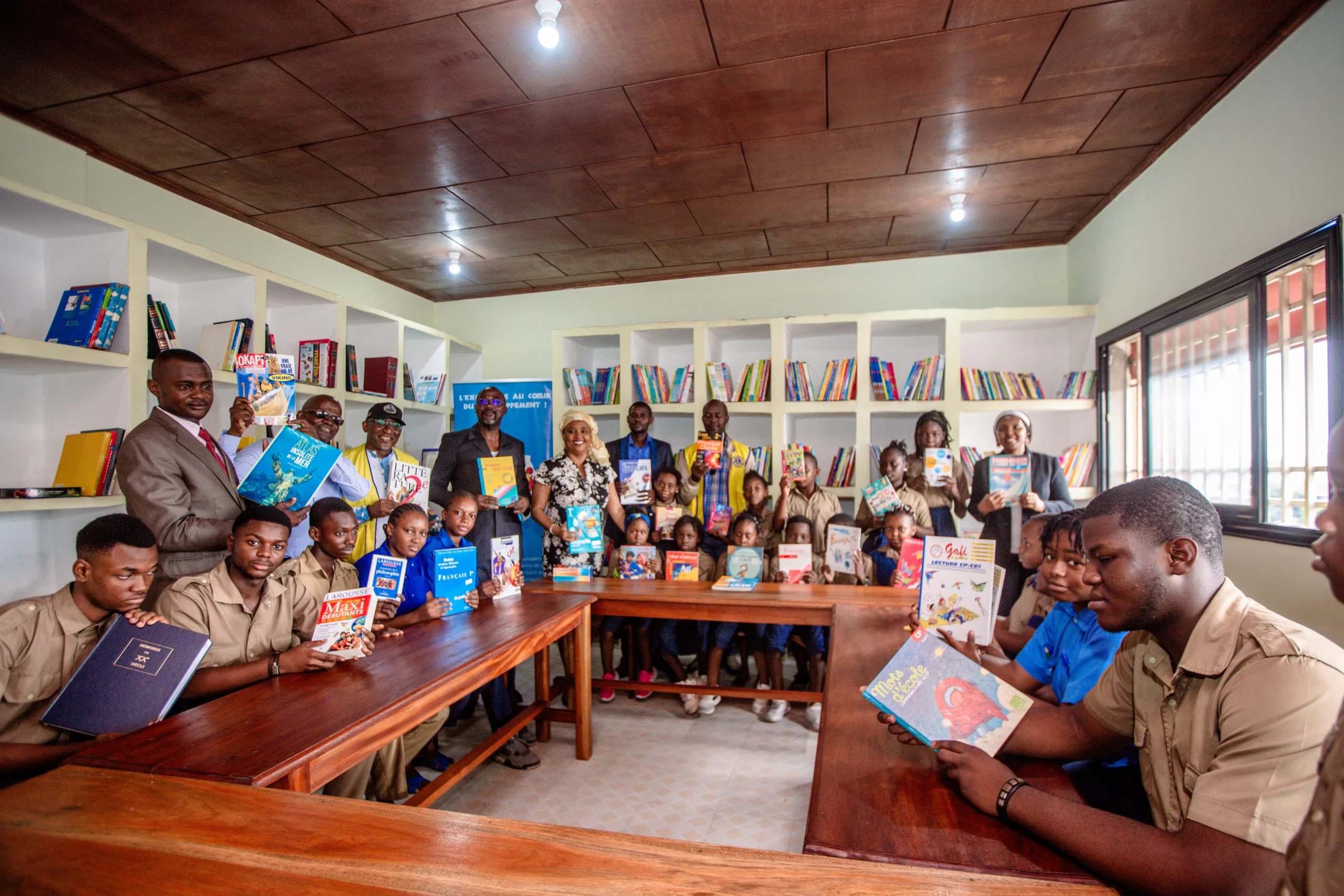 Don de 600 livres pour l’école La Relève à Talangaï